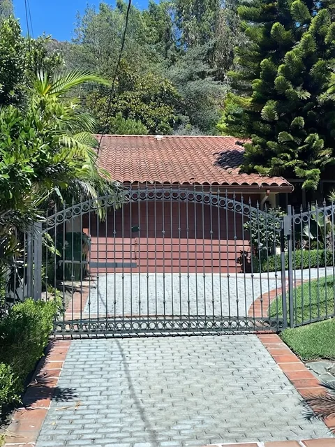 Driveway swing gate repair