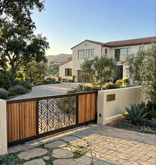 Gate and garage door repair in Reseda, CA
