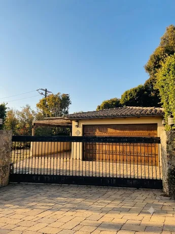 Garage door service in Oxnard